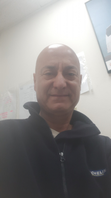 מחפש שותפה לסרט טוב בקולנוע