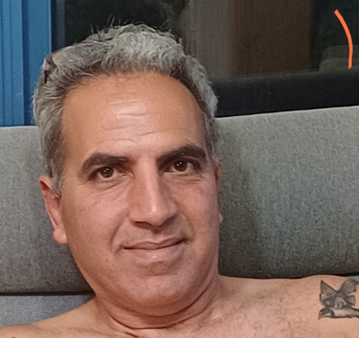 שותפה לשחיה בים מנהריה בצפון ודרומה עד קיסריה
