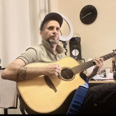 מחפש זמרת או מוזיקאית מאזור נתניה